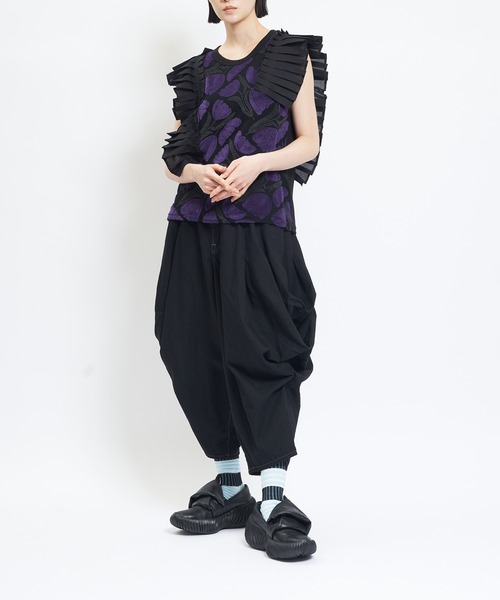 gomme(ゴム)の「ドレープデニムパンツ(デニムパンツ・レディース・ブラック・MEDIUM)」の2枚目の写真