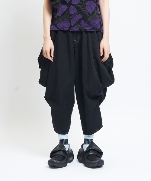 gomme(ゴム)の「ドレープデニムパンツ(デニムパンツ・レディース・ブラック・MEDIUM)」の6枚目の写真