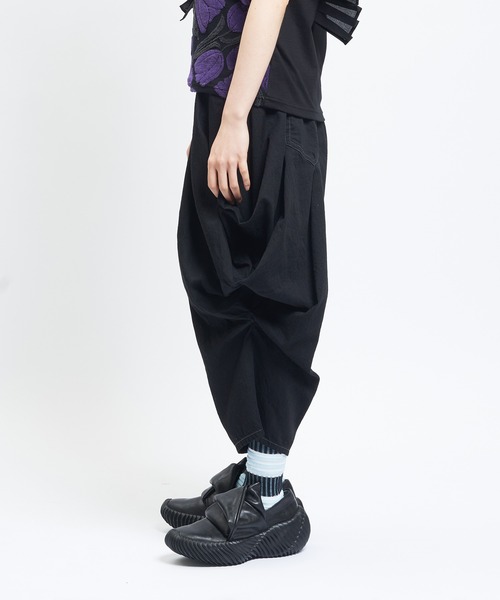 gomme(ゴム)の「ドレープデニムパンツ(デニムパンツ・レディース・ブラック・MEDIUM)」の7枚目の写真