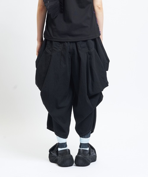 gomme(ゴム)の「ドレープデニムパンツ(デニムパンツ・レディース・ブラック・MEDIUM)」の8枚目の写真