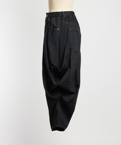 gomme(ゴム)の「ドレープデニムパンツ(デニムパンツ・レディース・ブラック・MEDIUM)」の10枚目の写真