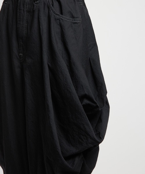 gomme(ゴム)の「ドレープデニムパンツ(デニムパンツ・レディース・ブラック・MEDIUM)」の15枚目の写真