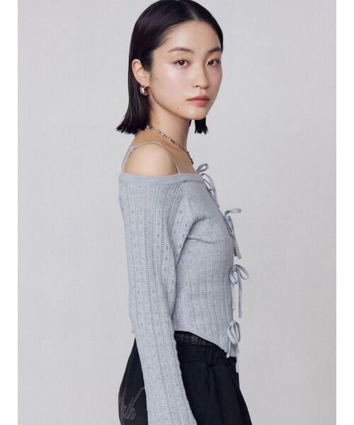 EMODA（エモダ）の「ホールリボン2WAYニット（ニット/セーター・レディース・レッド/ホワイト/グレー・FREE）」の5枚目の写真