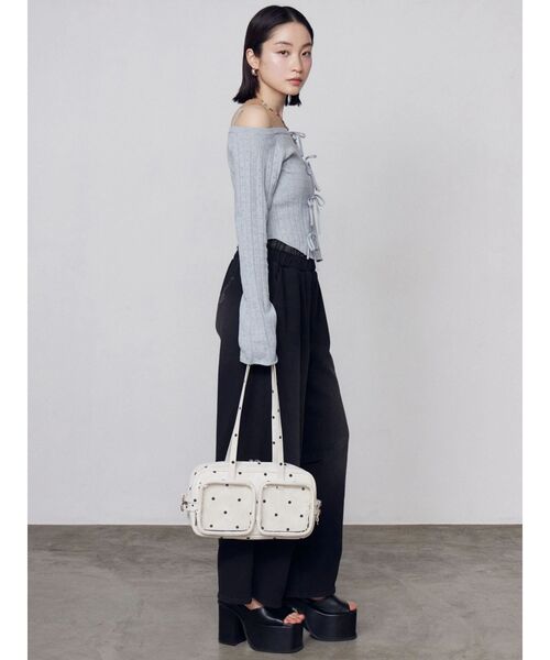 EMODA（エモダ）の「ホールリボン2WAYニット（ニット/セーター・レディース・レッド/ホワイト/グレー・FREE）」の7枚目の写真