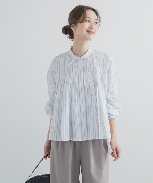 URBAN RESEARCH DOORS（アーバンリサーチドアーズ）の「ストライプリボンフレアブラウス｜春服/キレイめ/オフィスカジュアル/通勤（シャツ/ブラウス・レディース・オフホワイト/ブルー系その他・FREE）」の6枚目の写真