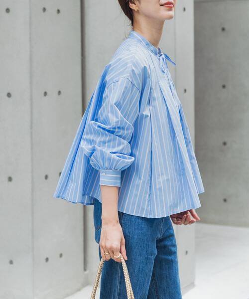 URBAN RESEARCH DOORS（アーバンリサーチドアーズ）の「ストライプリボンフレアブラウス｜春服/キレイめ/オフィスカジュアル/通勤（シャツ/ブラウス・レディース・オフホワイト/ブルー系その他・FREE）」の13枚目の写真
