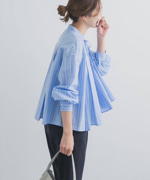 URBAN RESEARCH DOORS（アーバンリサーチドアーズ）の「ストライプリボンフレアブラウス｜春服/キレイめ/オフィスカジュアル/通勤（シャツ/ブラウス・レディース・オフホワイト/ブルー系その他・FREE）」の18枚目の写真