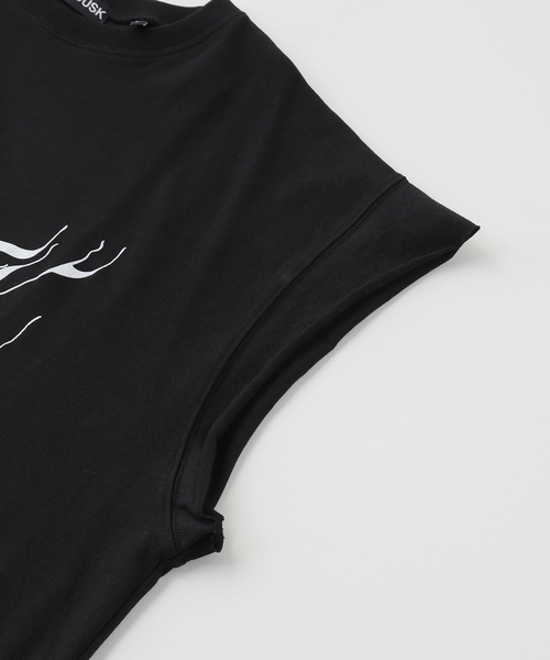 WISM(ウィズム)の「INTODUSK / イントゥダスク CUT OFF LOGO TEE(Tシャツ/カットソー・メンズ・ブラック・LARGE/SMALL)」の4枚目の写真