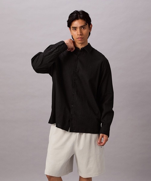 Calvin Klein(カルバン・クライン)の「シャツ - ロングスリーブソリッドクラシックシャツ(シャツ/ブラウス・メンズ・ホワイト/ブラック・M/L/XL/S)」の1枚目の写真