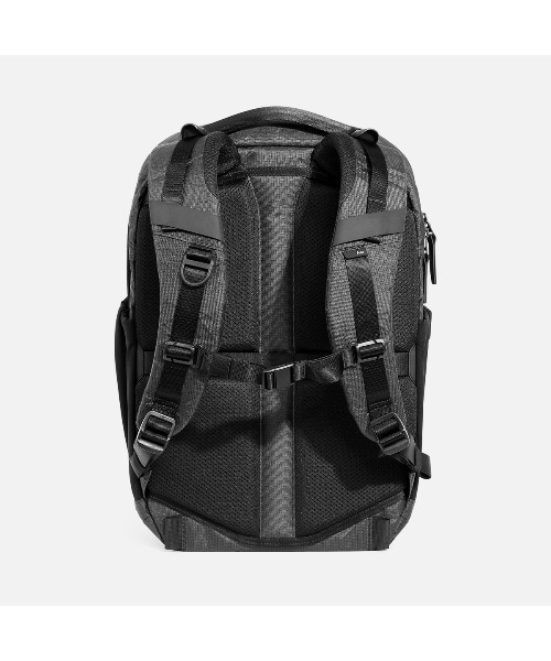 Aer(エアー)の「AER Travel Pack 4 28L Ultra / AER-28070(バックパック/リュック・メンズ・ブラック・FREE)」の4枚目の写真