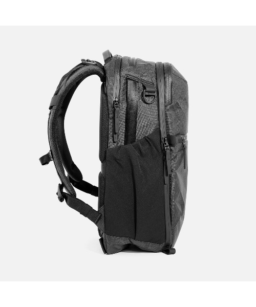 Aer(エアー)の「AER Travel Pack 4 28L Ultra / AER-28070(バックパック/リュック・メンズ・ブラック・FREE)」の5枚目の写真