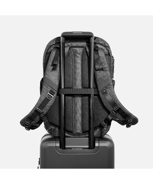 Aer(エアー)の「AER Travel Pack 4 28L Ultra / AER-28070(バックパック/リュック・メンズ・ブラック・FREE)」の6枚目の写真