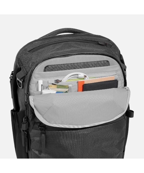 Aer(エアー)の「AER Travel Pack 4 28L Ultra / AER-28070(バックパック/リュック・メンズ・ブラック・FREE)」の8枚目の写真