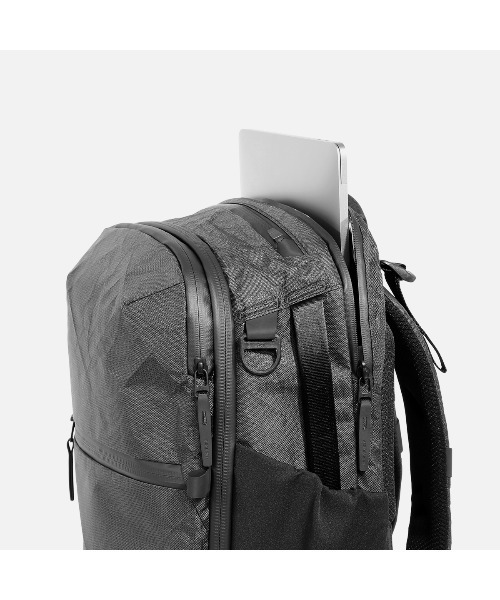 Aer(エアー)の「AER Travel Pack 4 28L Ultra / AER-28070(バックパック/リュック・メンズ・ブラック・FREE)」の9枚目の写真