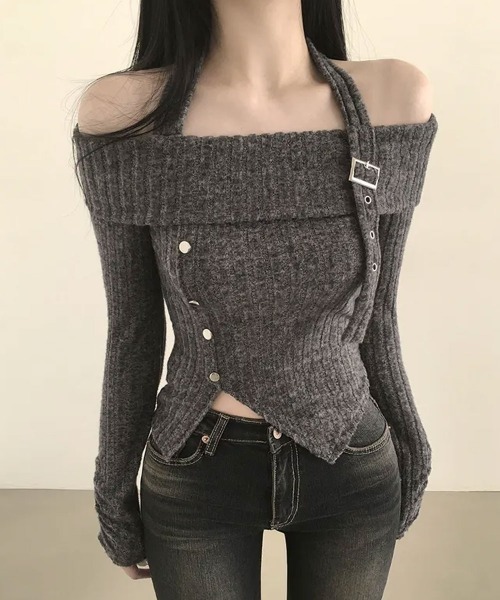 Emilie(エミリー)の「オフショルダー×ホルターネック リブニット(ニット/セーター・レディース・ベージュ/チャコールグレー/ピンク・FREE)」の5枚目の写真