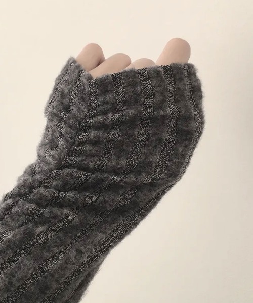 Emilie(エミリー)の「オフショルダー×ホルターネック リブニット(ニット/セーター・レディース・ベージュ/チャコールグレー/ピンク・FREE)」の18枚目の写真