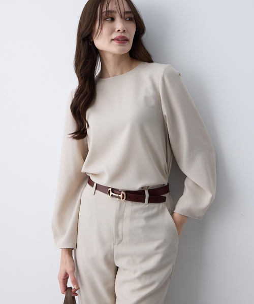 A/C DESIGN BY ALPHA CUBIC(エーシーデザインバイアルファキュービック)の「ストレッチジョーゼットタックブラウス【接触冷感・UVカット・吸水速乾・セットアップ対応】(シャツ/ブラウス・レディース・ベージュ/ブラック・9号/11号/13号)」の9枚目の写真