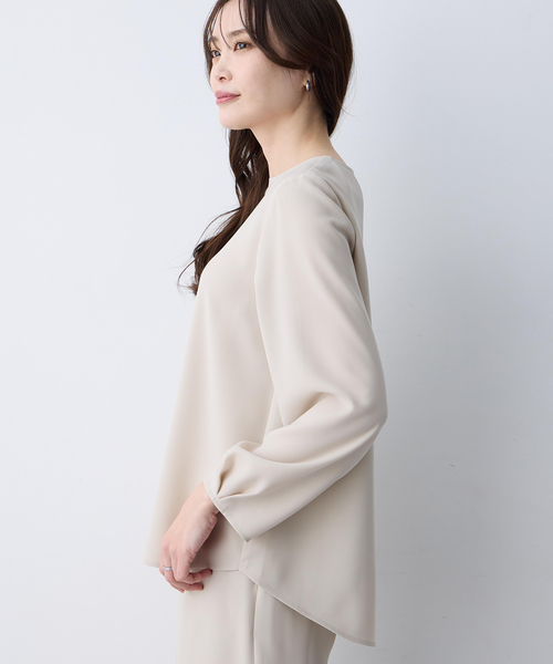 A/C DESIGN BY ALPHA CUBIC(エーシーデザインバイアルファキュービック)の「ストレッチジョーゼットタックブラウス【接触冷感・UVカット・吸水速乾・セットアップ対応】(シャツ/ブラウス・レディース・ベージュ/ブラック・9号/11号/13号)」の12枚目の写真