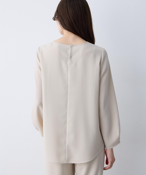 A/C DESIGN BY ALPHA CUBIC(エーシーデザインバイアルファキュービック)の「ストレッチジョーゼットタックブラウス【接触冷感・UVカット・吸水速乾・セットアップ対応】(シャツ/ブラウス・レディース・ベージュ/ブラック・9号/11号/13号)」の13枚目の写真