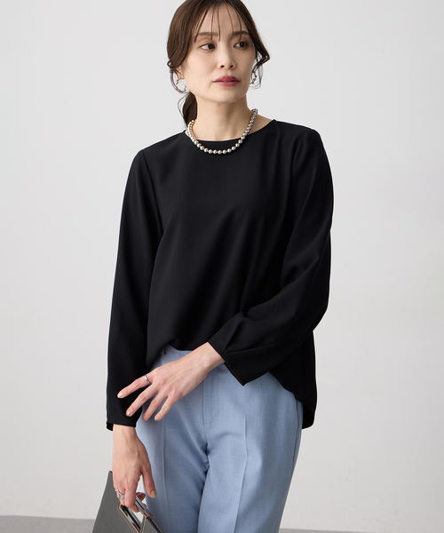 A/C DESIGN BY ALPHA CUBIC(エーシーデザインバイアルファキュービック)の「ストレッチジョーゼットタックブラウス【接触冷感・UVカット・吸水速乾・セットアップ対応】(シャツ/ブラウス・レディース・ベージュ/ブラック・9号/11号/13号)」の14枚目の写真