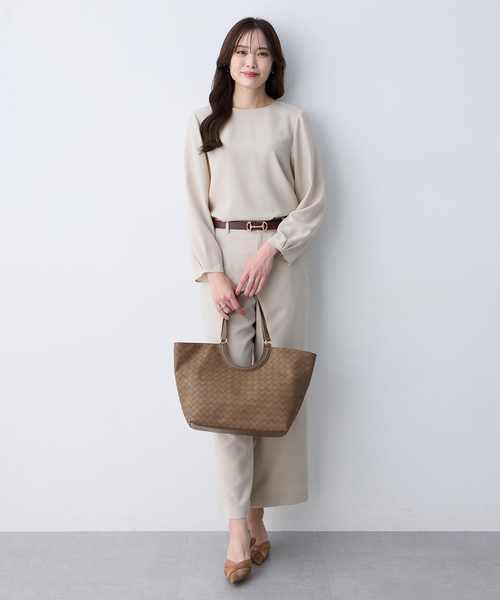 A/C DESIGN BY ALPHA CUBIC(エーシーデザインバイアルファキュービック)の「ストレッチジョーゼットタックブラウス【接触冷感・UVカット・吸水速乾・セットアップ対応】(シャツ/ブラウス・レディース・ベージュ/ブラック・9号/11号/13号)」の21枚目の写真