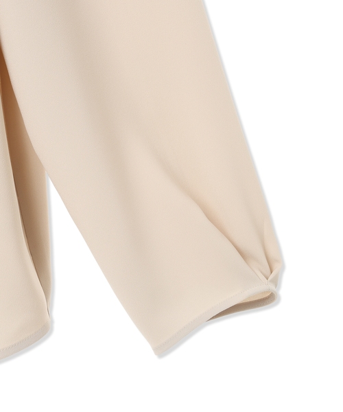 A/C DESIGN BY ALPHA CUBIC(エーシーデザインバイアルファキュービック)の「ストレッチジョーゼットタックブラウス【接触冷感・UVカット・吸水速乾・セットアップ対応】(シャツ/ブラウス・レディース・ベージュ/ブラック・9号/11号/13号)」の3枚目の写真