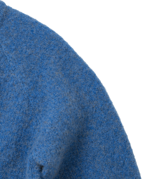 ユニセックス)ブークルラグランクロップラウンドニット BLUE（ニット