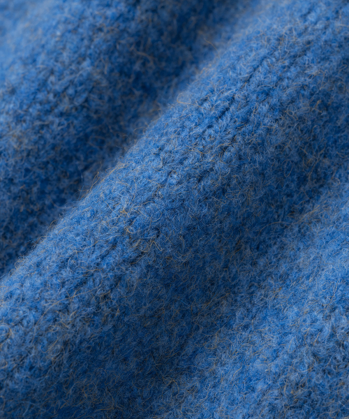 ユニセックス)ブークルラグランクロップラウンドニット BLUE（ニット
