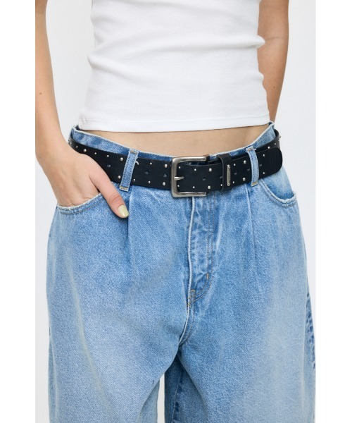 MOUSSY(マウジー)の「TINY STUDDED ベルト(ベルト・レディース・ブラック・FREE)」の8枚目の写真
