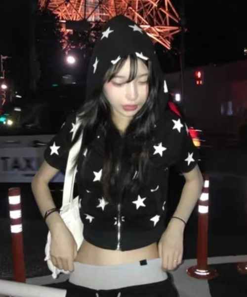 ViViDAY(ビビデー)の「星柄ジップアップ半袖パーカー(パーカー・レディース・ブラック/グレー・M)」の18枚目の写真