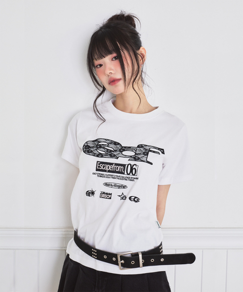 ESCAPEFROM（エスケープフロム）の「レース ESCFロゴコラージュアプリケスタンダードフィット半袖Tシャツ [2色]（Tシャツ/カットソー・レディース・ホワイト/ブラック・MEDIUM）」の4枚目の写真