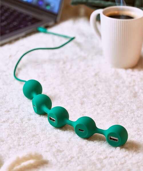 bpr BEAMS(ビーピーアール ビームス )の「LEXON / PEAS HUB-C(PCグッズ・レディース・ブラック/ホワイト/レッド/グリーン・ONE SIZE)」の1枚目の写真