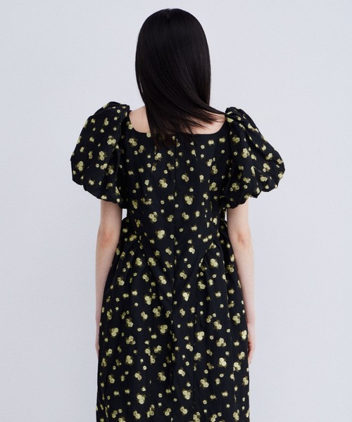 ANDRESD(アンドレスド)の「フラワージャガードフォルムドレス / flower jacquard forme dress(ドレス・レディース・ブラック×グレー/ホワイト×イエロー/ブラック×イエロー・MT/M/S)」の4枚目の写真