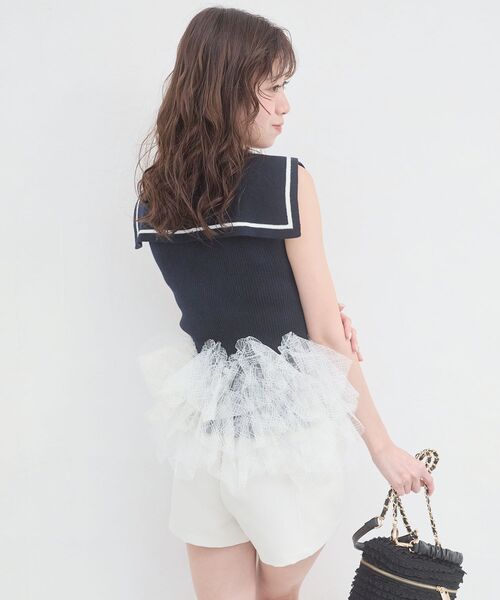 MAJESTIC LEGON(マジェスティックレゴン)の「チュールペプラムフリルセーラーニット(ニット/セーター・レディース・アイボリー/ブラック/ネイビー・MEDIUM)」の7枚目の写真