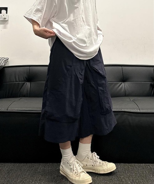 Ritzy(リッツィー)の「ビッグポケット付きワイドハーフパンツ カーゴパンツ(カーゴパンツ・メンズ・ネイビー/カーキ・L/M/XL)」の1枚目の写真