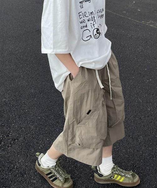 Ritzy(リッツィー)の「ビッグポケット付きワイドハーフパンツ カーゴパンツ(カーゴパンツ・メンズ・ネイビー/カーキ・L/M/XL)」の2枚目の写真