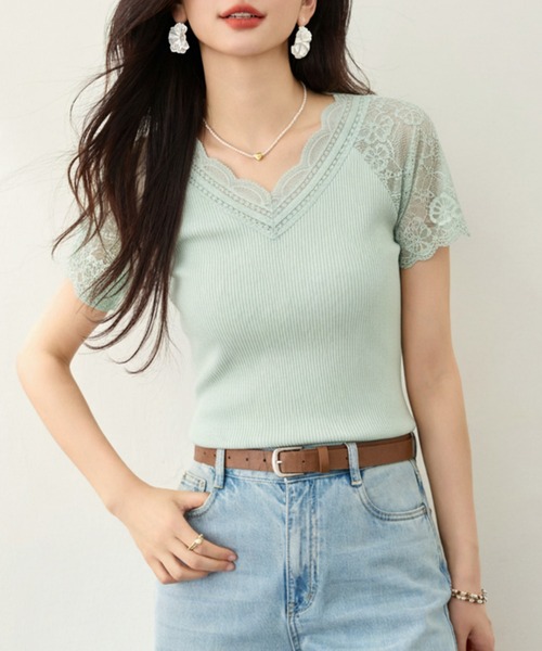 AMAJI(アマジ)の「Vネックレース切替半袖ニット リブ編み フィットシルエットトップス(Tシャツ/カットソー・レディース・ホワイト/ライトグリーン・X-LARGE/LARGE/MEDIUM/SMALL)」の3枚目の写真