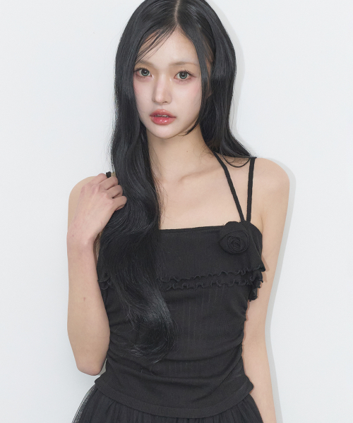 ILLIGO(イリゴ)の「ローズラッフルスリーブレスブラック(Tシャツ/カットソー・レディース・その他・OS)」の2枚目の写真