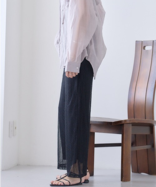 GROWING RICH（グローウィングリッチ）の「涼しげレースで、大人の美脚パンツ。カットワークレースパンツ（その他パンツ・レディース・オフホワイト/ブラック/ピンク・M）」の18枚目の写真