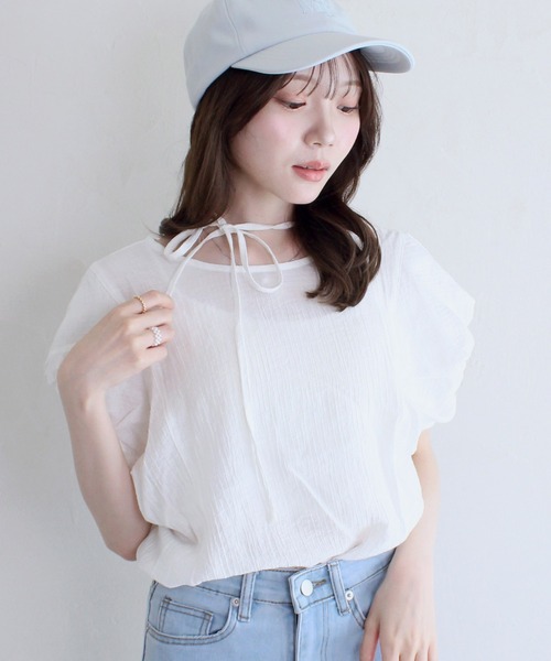 Reurie'(レウリィ)の「紐付きバルーンスリーブシャツ / シンプル きれいめ 大人カジュアル フェミニン オフィスカジュアル 夏服 夏コーデ(シャツ/ブラウス・レディース・ブルー/ホワイト/ブラック・FREE)」の4枚目の写真