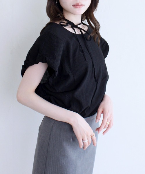 Reurie'(レウリィ)の「紐付きバルーンスリーブシャツ / シンプル きれいめ 大人カジュアル フェミニン オフィスカジュアル 夏服 夏コーデ(シャツ/ブラウス・レディース・ブルー/ホワイト/ブラック・FREE)」の8枚目の写真