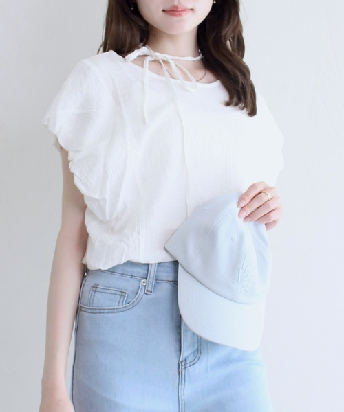 Reurie'(レウリィ)の「紐付きバルーンスリーブシャツ / シンプル きれいめ 大人カジュアル フェミニン オフィスカジュアル 夏服 夏コーデ(シャツ/ブラウス・レディース・ブルー/ホワイト/ブラック・FREE)」の14枚目の写真