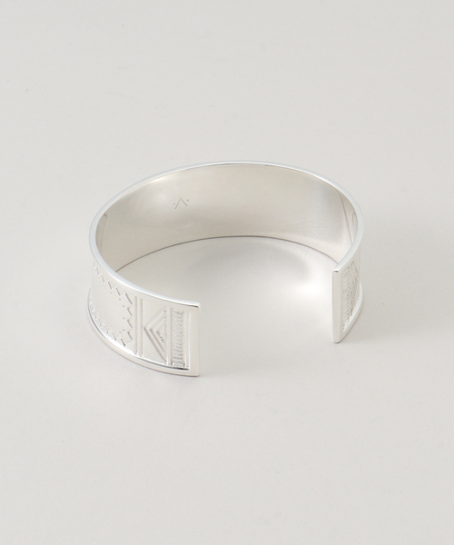 SLOBE IENA(スローブイエナ)の「ADRAR/アドラル MIDDLE CUFF(ブレスレット・レディース・シルバー・FREE)」の2枚目の写真