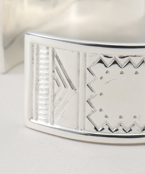 SLOBE IENA(スローブイエナ)の「ADRAR/アドラル MIDDLE CUFF(ブレスレット・レディース・シルバー・FREE)」の4枚目の写真