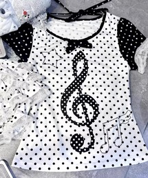 音符と羽根のデザインが施されたTシャツ