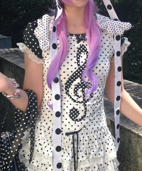 AsheKsha(アシクシャ)の「音符と羽根のデザインが施されたTシャツ(Tシャツ/カットソー・レディース・ホワイト・M)」の5枚目の写真