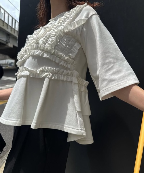 WILLFULLY（ウィルフリー）の「random frill peplum smooth tops（Tシャツ/カットソー・レディース・アイボリー/ブラック・FREE）」の3枚目の写真