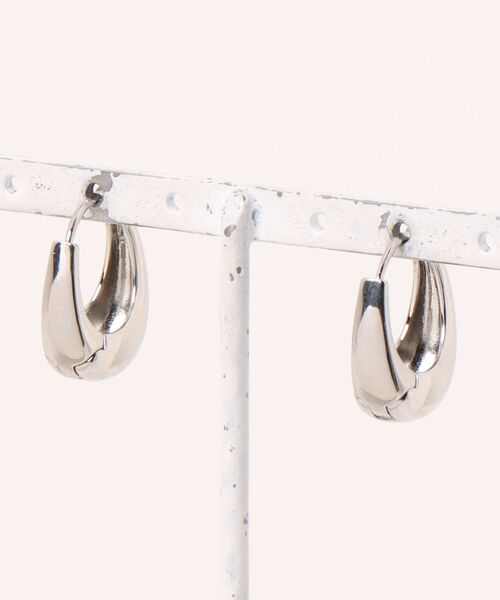 VIBGYOR（ヴィブジョー）の「シルバーボリュームフープペアピアス/レディース/両耳用(T3)（ピアス（両耳用）・レディース・シルバー・FREE）」の2枚目の写真
