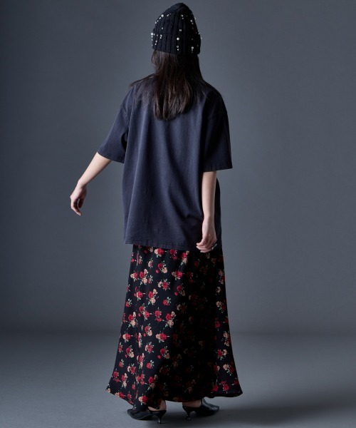 GEVS.(ジェイヴィス)の「ピグメント染ビッグロゴプリントTシャツ<大きいサイズ有>GEVS.(Tシャツ/カットソー・レディース・オフホワイト/スミクロ・3L/LL/L/M/5L/4L)」の4枚目の写真