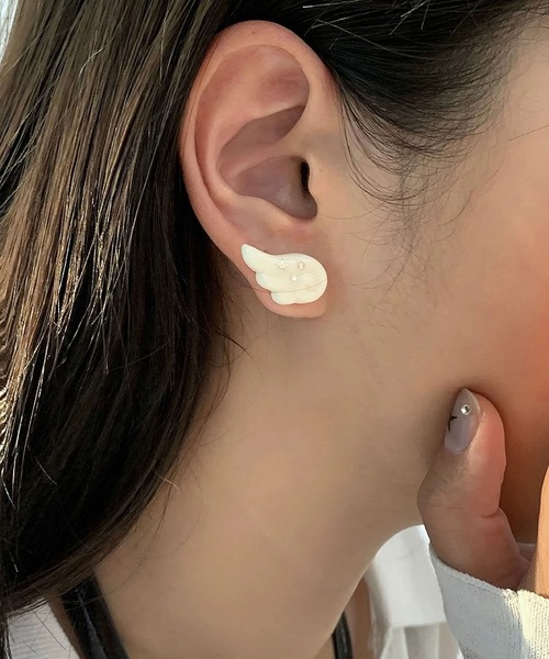LA VORAGINE(ラ ヴォラジネ)の「天使の羽ピアス 右耳用単品 ホワイト(ピアス(片耳用)・レディース・White・FREE)」の5枚目の写真